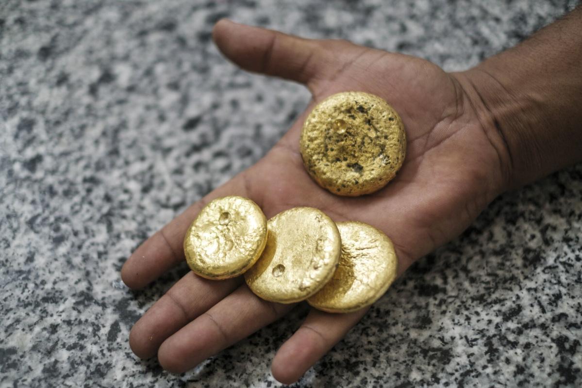 Gold Heads for Biggest Gain Since 2010 in Mixed Year for Metals